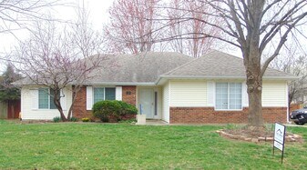 700 Boulder Dr in Columbia, MO - Building Photo