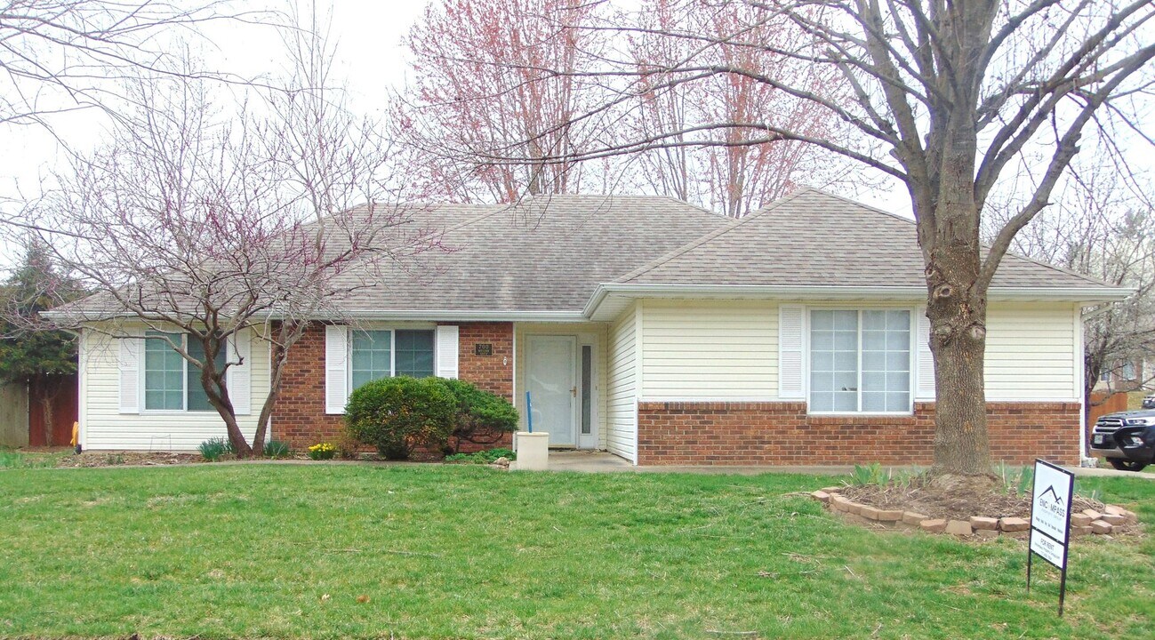 700 Boulder Dr in Columbia, MO - Building Photo