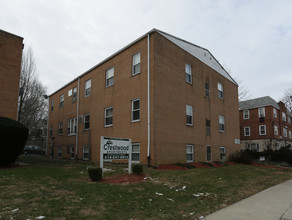 Crestwood Apartments in Philadelphia, PA - Building Photo - Building Photo