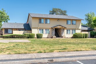 Maple Terrace Apartments in Hillsboro, OR - Foto de edificio - Building Photo