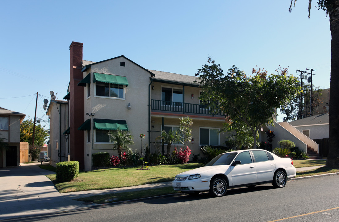 610-618 Ximeno Ave in Long Beach, CA - Building Photo