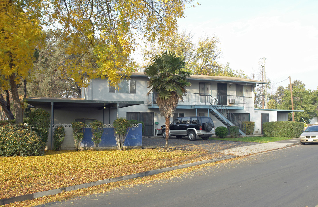 577 E Fountain Way in Fresno, CA - Foto de edificio