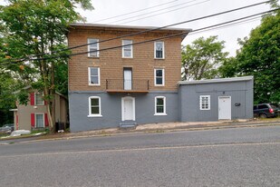 45 Long Hill Rd in Waterbury, CT - Building Photo