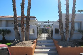 Shadow Mountain Apartments in Palm Desert, CA - Building Photo - Building Photo