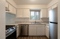 Caldwell Village Apartments in Visalia, CA - Building Photo - Building Photo