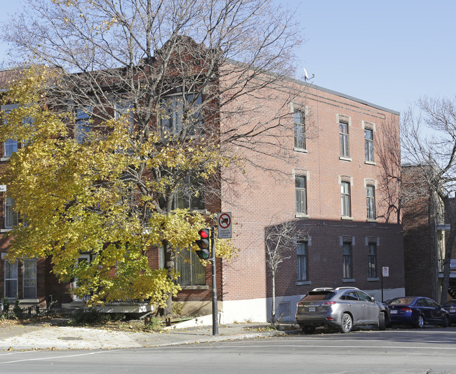 2000 Sherbrooke Rue E in Montréal, QC - Building Photo - Primary Photo