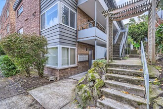 Holly Manor in Seattle, WA - Building Photo - Interior Photo