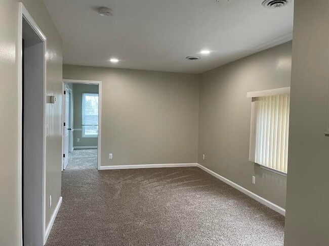 16933 Northville Rd, Unit Apt 2 in Northville, MI - Foto de edificio - Building Photo
