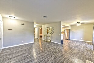 6617 W Tropicana Ave in Las Vegas, NV - Building Photo