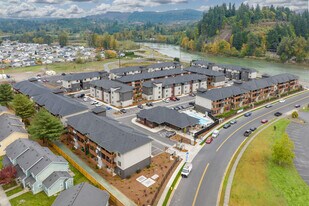 RiverStone Villas in Kelso, WA - Building Photo