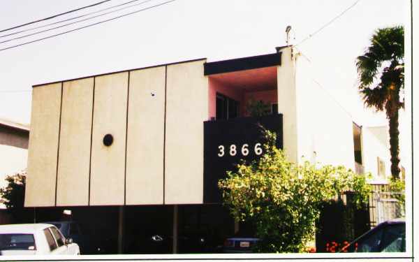 3866 Willow Crest Ave in North Hollywood, CA - Foto de edificio