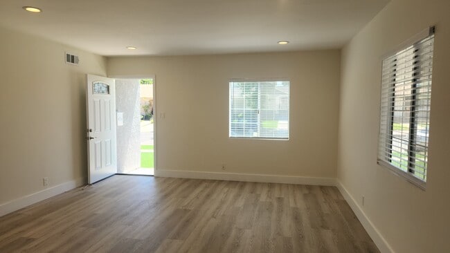 18009 Bullock St in Los Angeles, CA - Building Photo - Building Photo