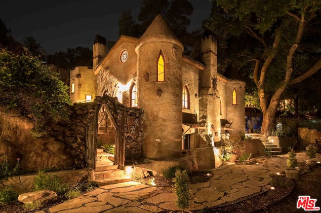 8978 Wonderland Ave in Los Angeles, CA - Building Photo - Building Photo