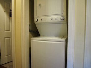 731 Parker St, Unit 2 in Boston, MA - Foto de edificio - Building Photo