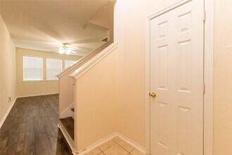 16610 Newglen Ln in Houston, TX - Building Photo - Building Photo