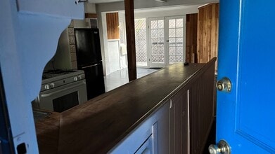 1472 Silverwood Dr, Unit Upper Apartment in Los Angeles, CA - Building Photo - Building Photo