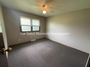 4323 67th St in Urbandale, IA - Building Photo - Building Photo