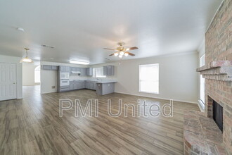 2758 Red Oak Dr in Grand Prairie, TX - Building Photo - Building Photo