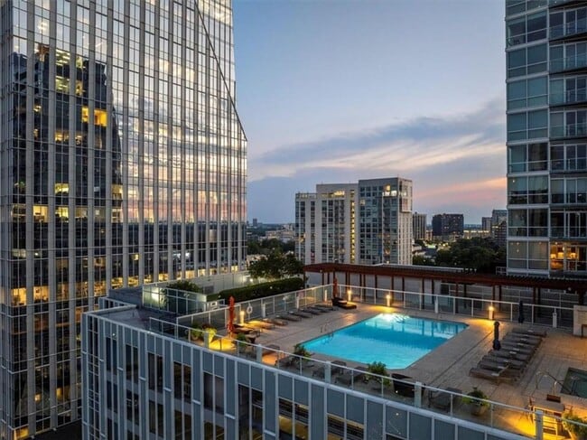 3325 Piedmont Rd in Atlanta, GA - Building Photo - Building Photo