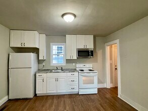 917 Reid St in Greensboro, NC - Foto de edificio - Building Photo