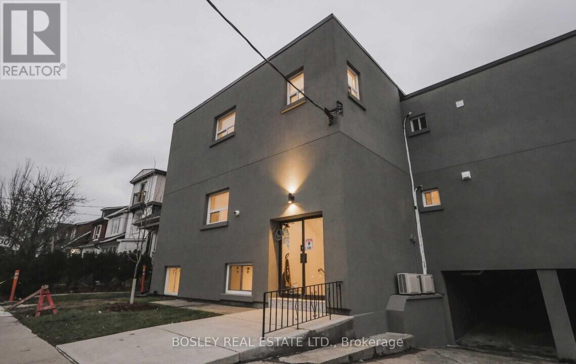 103-103 Coleman Ave in Toronto, ON - Building Photo