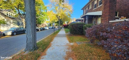 914 Beaconsfield Ave in Grosse Pointe Park, MI - Building Photo - Building Photo