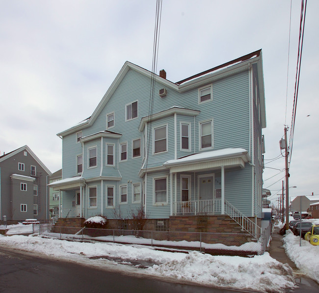 108-116 Merchant St in Fall River, MA - Foto de edificio - Building Photo