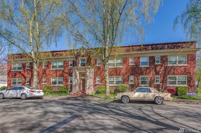 2008 Hemlock St in Longview, WA - Foto de edificio