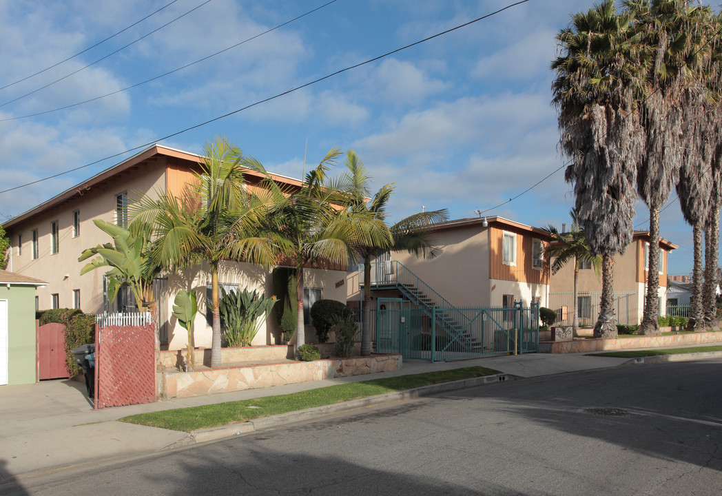 Eagle Apartments in Bell, CA - Building Photo