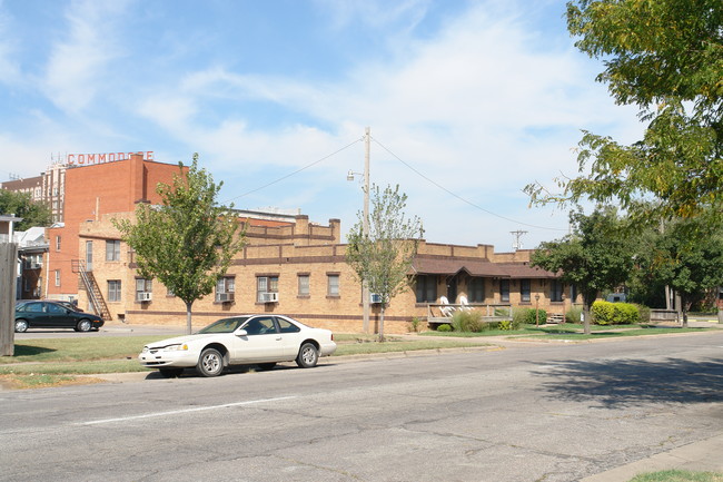 533 N Topeka St in Wichita, KS - Foto de edificio - Building Photo