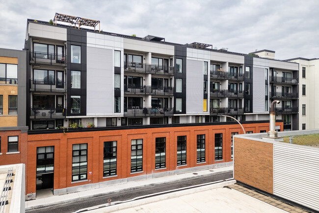 750 Rose-De-Lima Rue in Montréal, QC - Building Photo - Building Photo