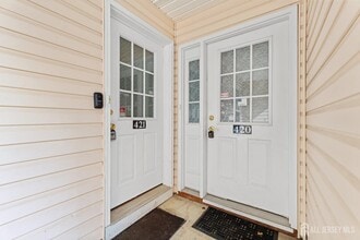 421 Plymouth Rd in North Brunswick, NJ - Building Photo - Building Photo