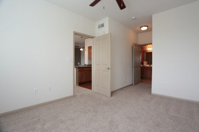 Camden Heights in Houston, TX - Building Photo - Interior Photo