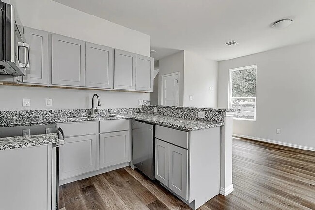 301 Eastland St in Cleburne, TX - Building Photo - Building Photo