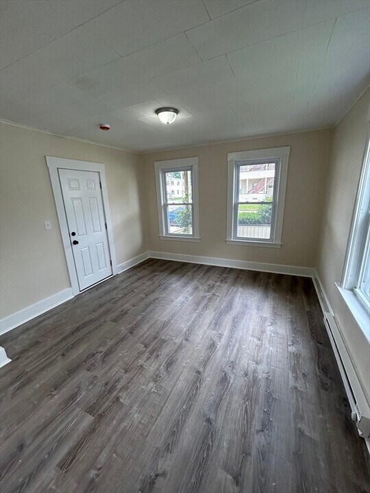 364 Hamilton St in Southbridge, MA - Building Photo