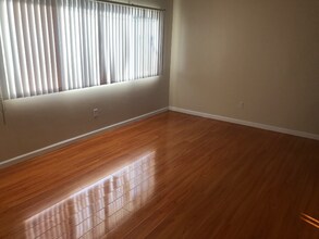 2833 E Sawyer St in Long Beach, CA - Building Photo - Building Photo