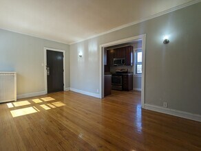 4912 N Hoyne Ave, Unit 2108-3W in Chicago, IL - Foto de edificio - Building Photo