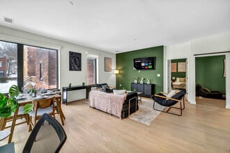 2189 Cornell Rd in Cleveland, OH - Foto de edificio - Building Photo