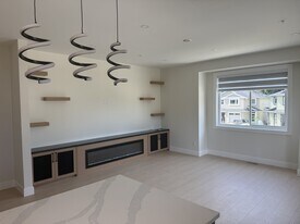 6 Leam Rd in Nanaimo, BC - Building Photo