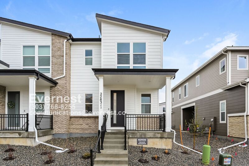 22831 E Stanford Ln in Aurora, CO - Building Photo