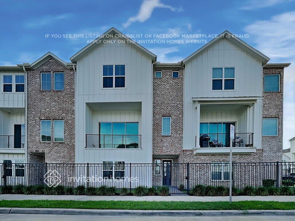 711 Carriage Knls Dr in Houston, TX - Building Photo