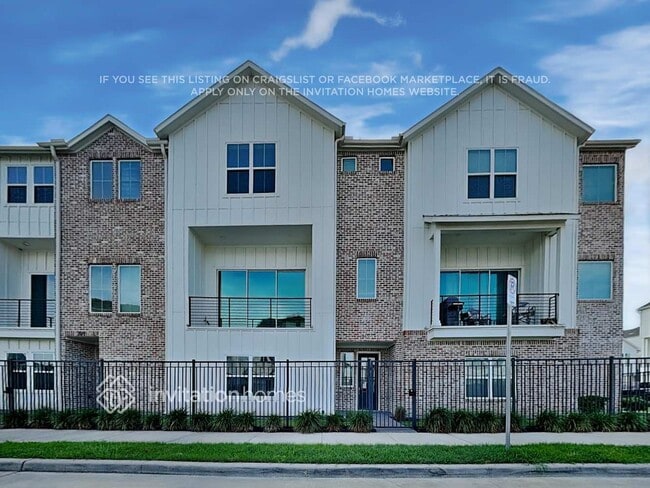 property at 711 Carriage Knls Dr