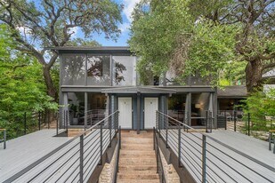 1501 Rockdale Cir in Austin, TX - Building Photo