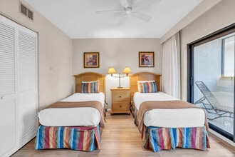 600 Neapolitan Way in Naples, FL - Building Photo - Building Photo