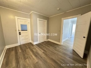 88 Larkin St, Unit 4 in Bangor, ME - Building Photo - Building Photo