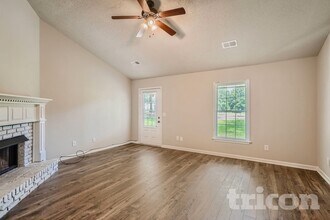 330 Cowan Rd in Covington, GA - Foto de edificio - Building Photo