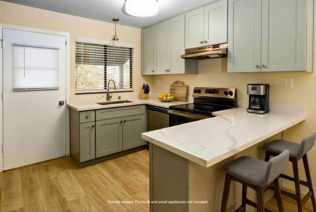 Creekside Apartments in Santa Rosa, CA - Building Photo - Building Photo