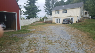 11895 Folly Ln in Lovettsville, VA - Foto de edificio - Building Photo