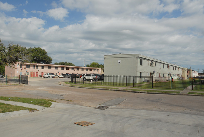 Manchester Square Apartments in Houston, TX - Building Photo - Building Photo