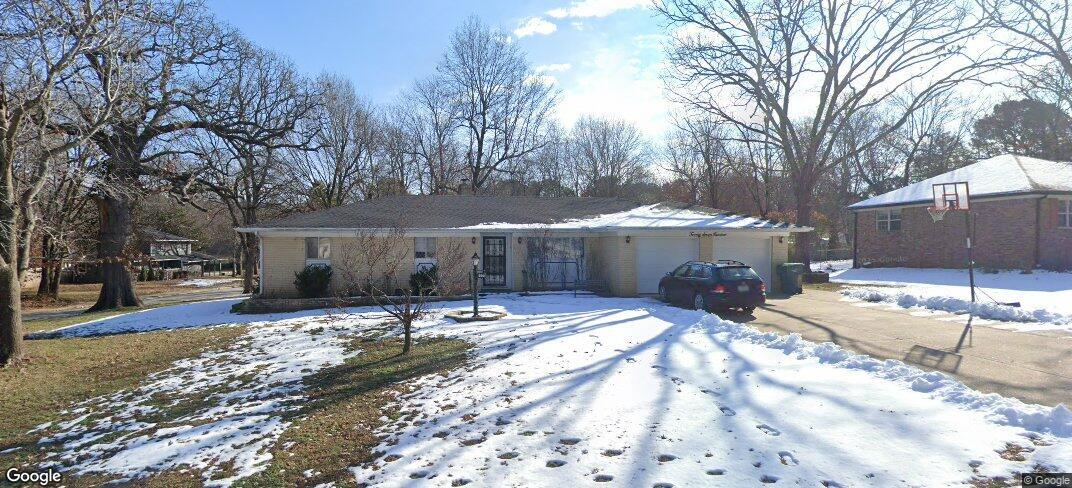 2700 N Loxley Ave in Fayetteville, AR - Building Photo